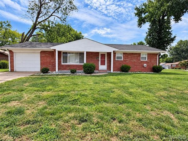 208 Hollandia Drive , Fairview Heights, IL 62208
