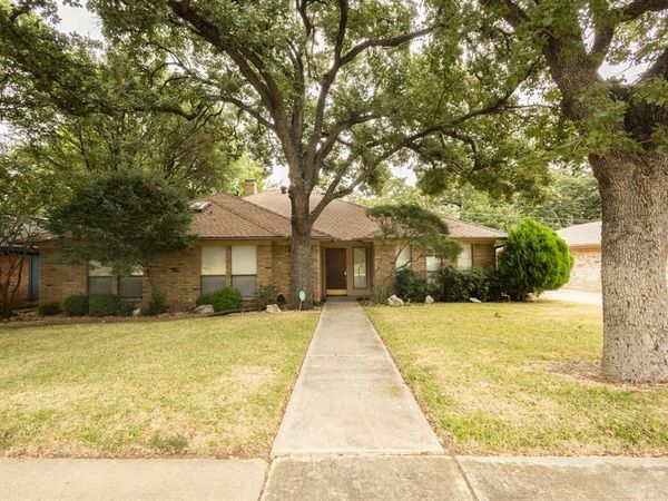 2818 N Creekwood Drive, Grapevine, TX 76051