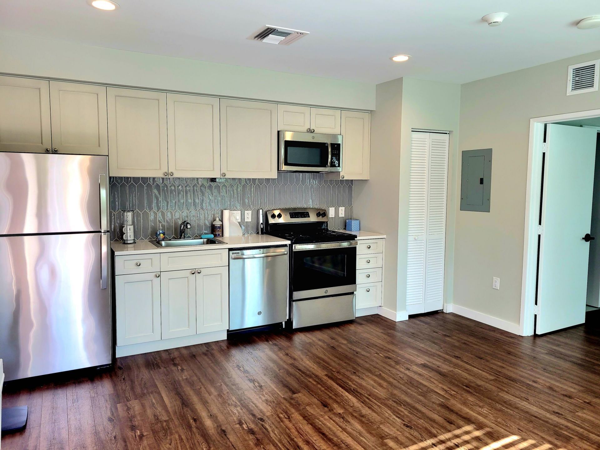 11810 SE Dixie Highway, Unit 1, Hobe Sound, FL 33455 Photo