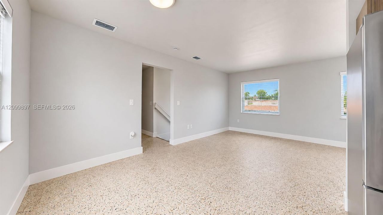 2450 NW 11th St , Unit 2450, Miami, FL 33125 Photo