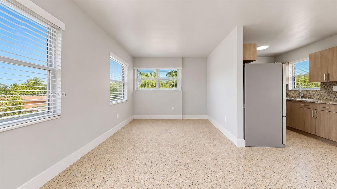 2450 NW 11th St , Unit 2450, Miami, FL 33125 Photo