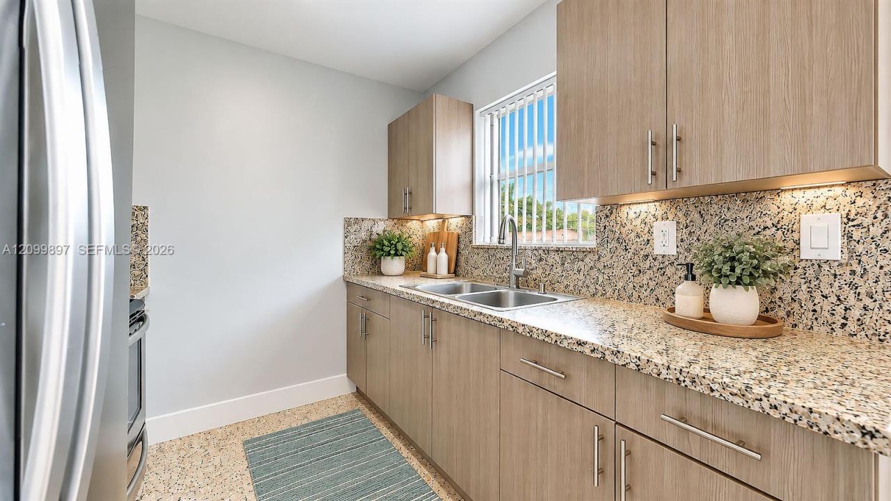 2450 NW 11th St , Unit 2450, Miami, FL 33125 Photo