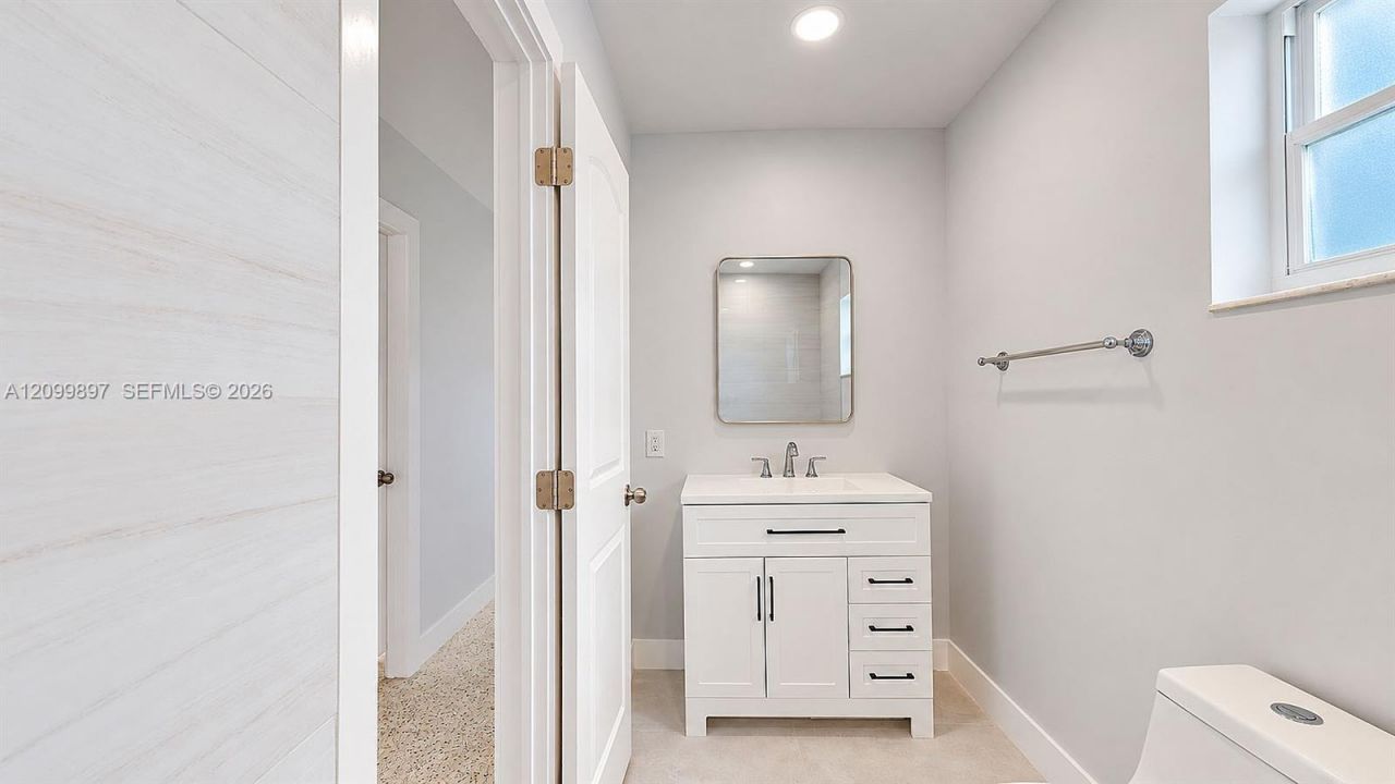 2450 NW 11th St , Unit 2450, Miami, FL 33125 Photo