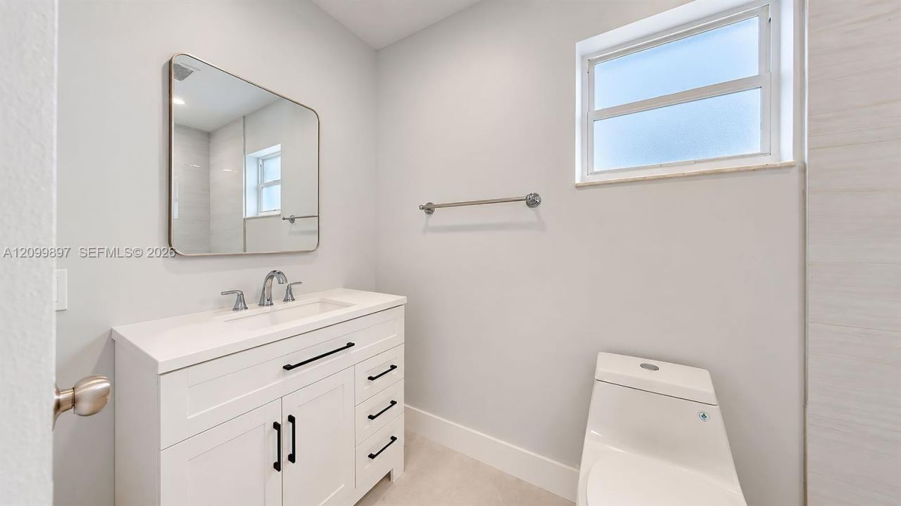 2450 NW 11th St , Unit 2450, Miami, FL 33125 Photo