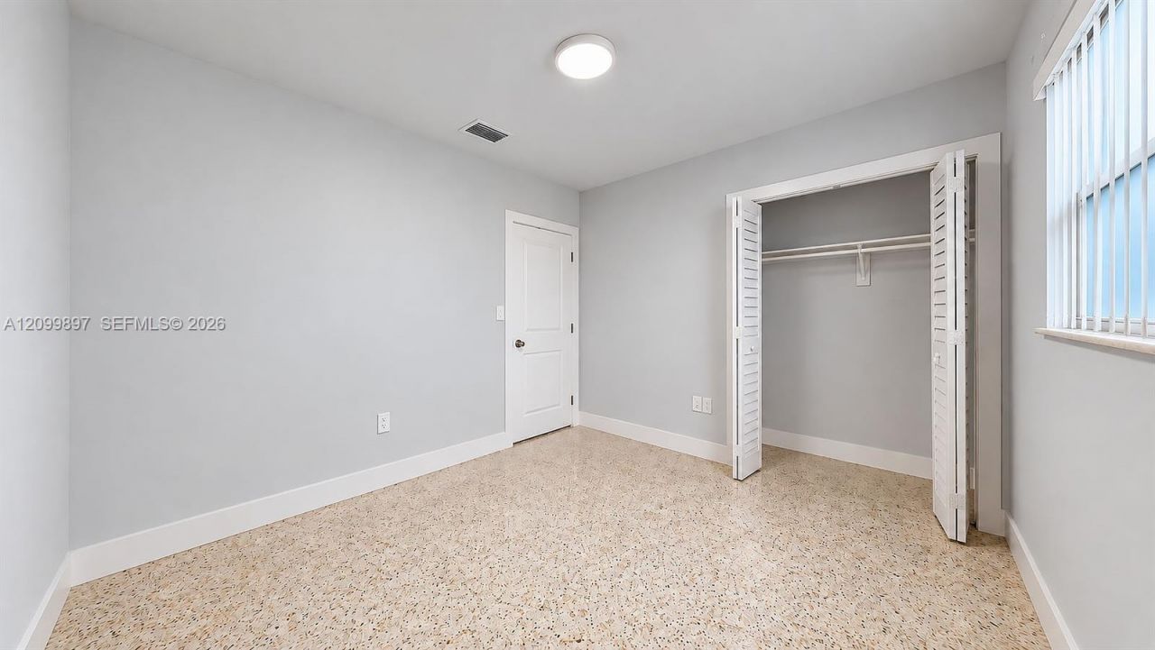 2450 NW 11th St , Unit 2450, Miami, FL 33125 Photo