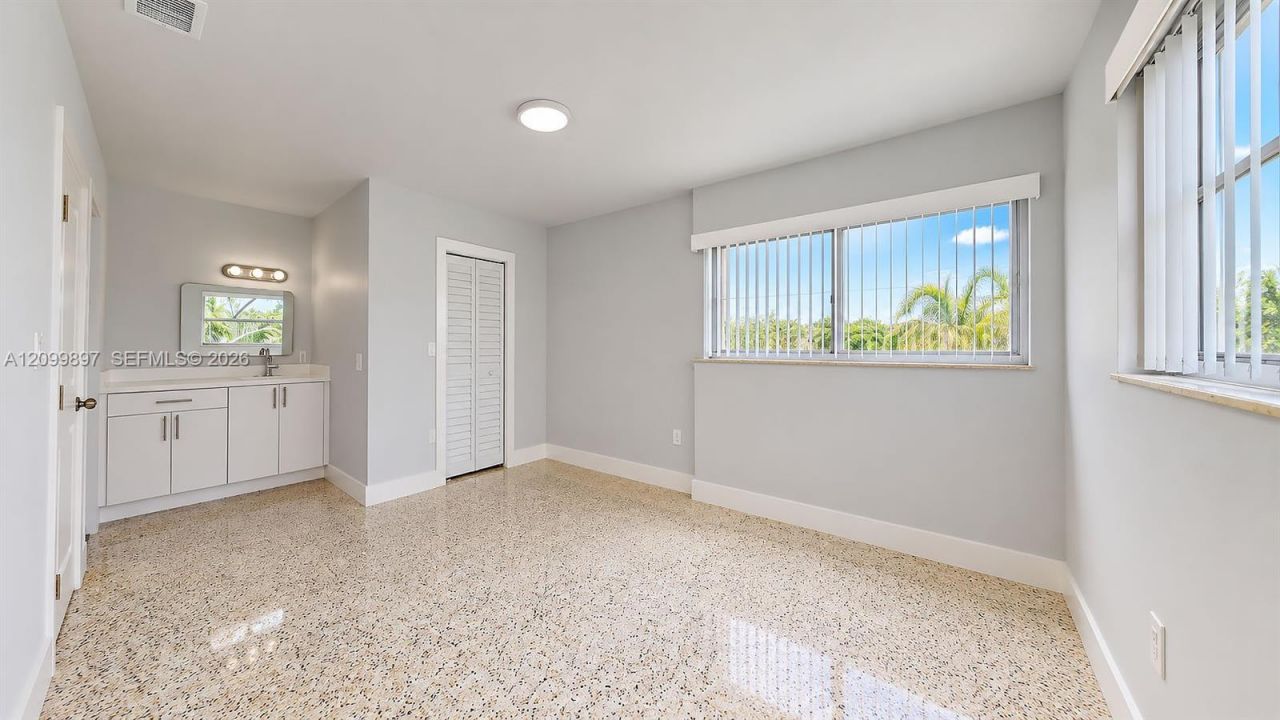 2450 NW 11th St , Unit 2450, Miami, FL 33125 Photo