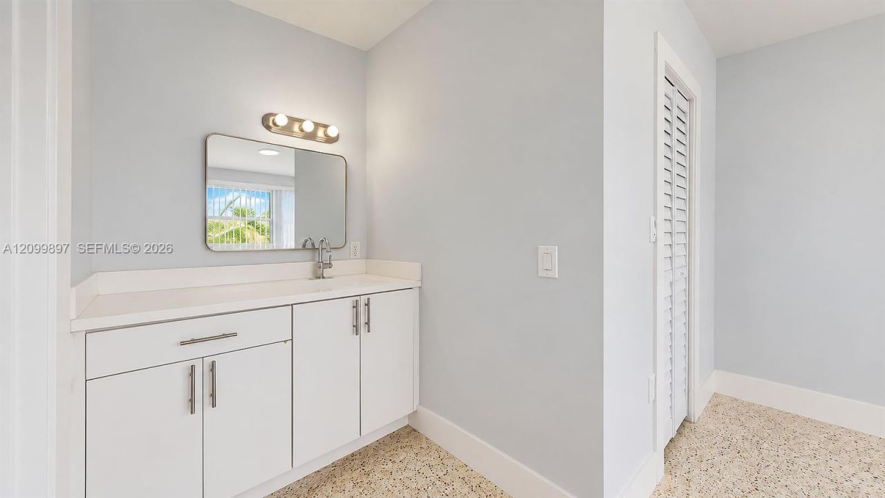 2450 NW 11th St , Unit 2450, Miami, FL 33125 Photo