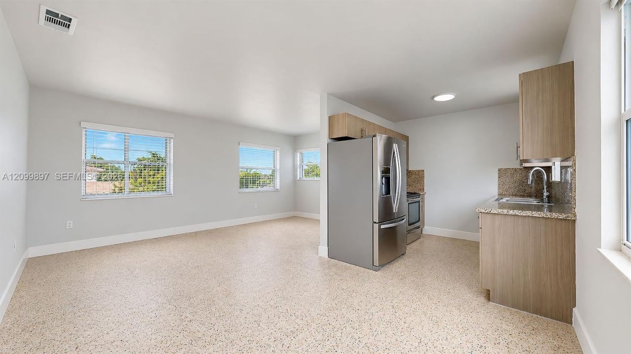 2450 NW 11th St , Unit 2450, Miami, FL 33125 Photo