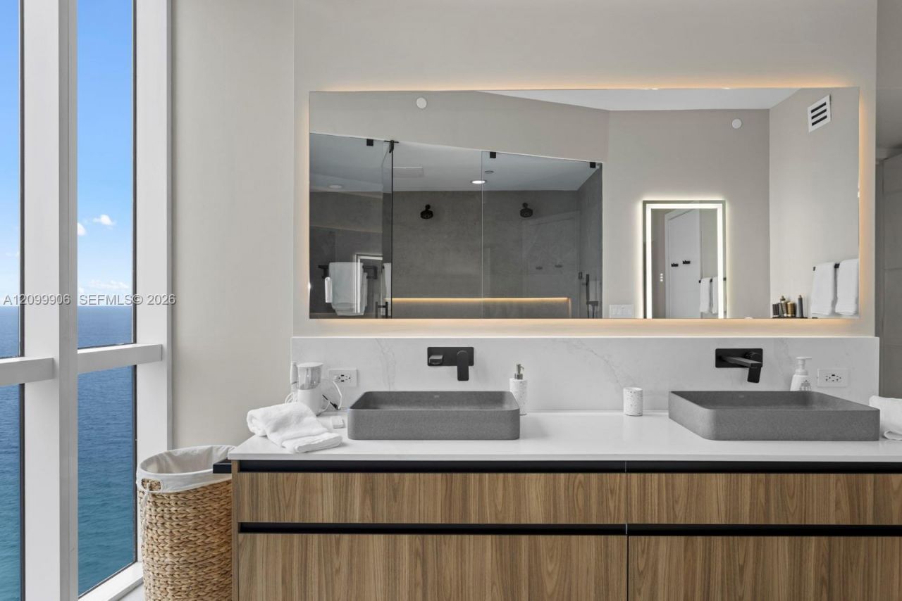 16001 Collins Ave, Unit 2901, Sunny Isles Beach, FL 33160 Photo