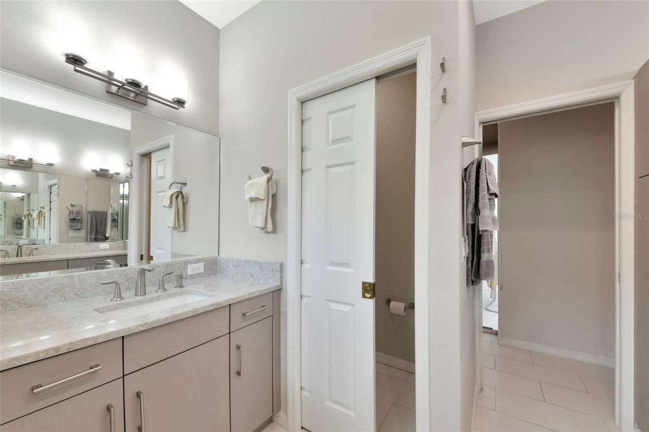 6256 Donnington Court , Sarasota, FL 34238 Photo