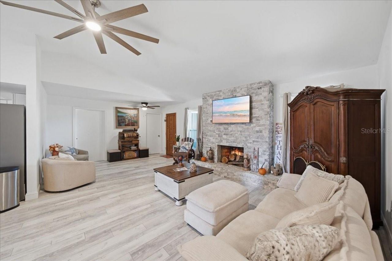 301 Columbus Street , Sebastian, FL 32958 Photo