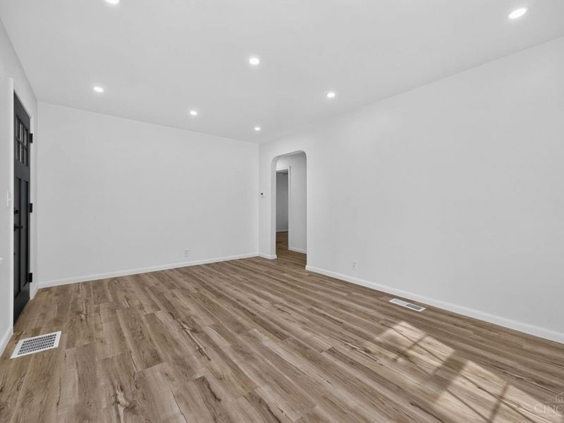 6954 Lois Drive, North College Hill, OH 45239 Photo 9