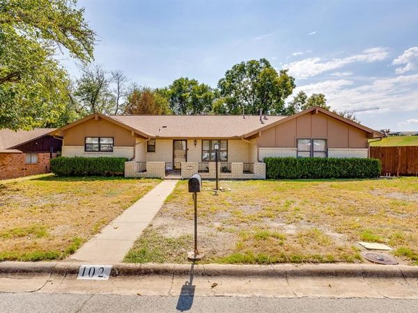 102 Roselawn Drive, Weatherford, TX 76086