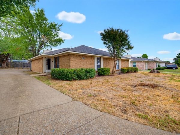 2323 Lido Lane, Arlington, TX 76015