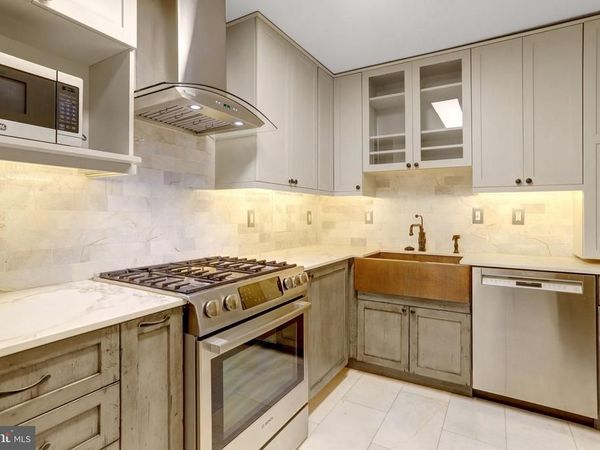 1300 ARMY NAVY DRIVE, Unit 827, ARLINGTON, VA 22202