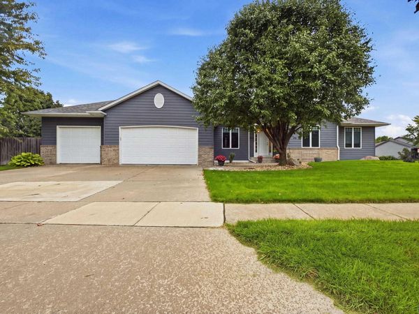 7216 S Redstone Ave, Sioux Falls, SD 57108