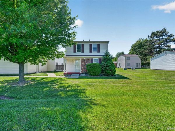 2824 Roundtree Drive, Troy, Mi 48083