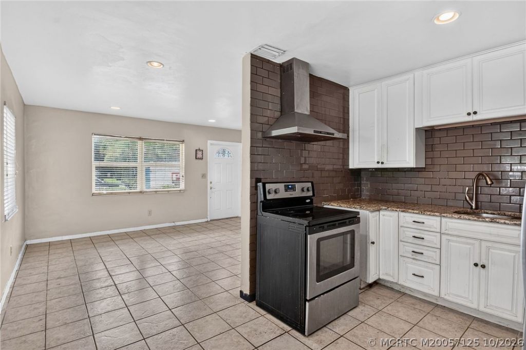 8331 SE Lundy Street, Hobe Sound, FL 33455 Photo