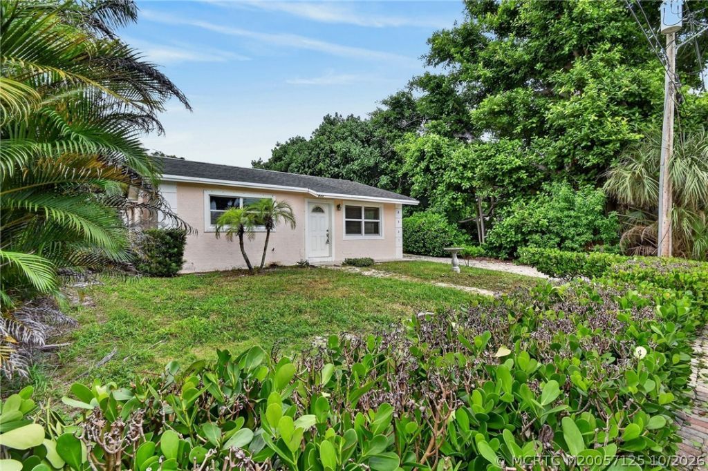 8331 SE Lundy Street, Hobe Sound, FL 33455 Photo