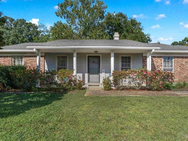 6425 Mariana Dr, Pensacola, FL 32504