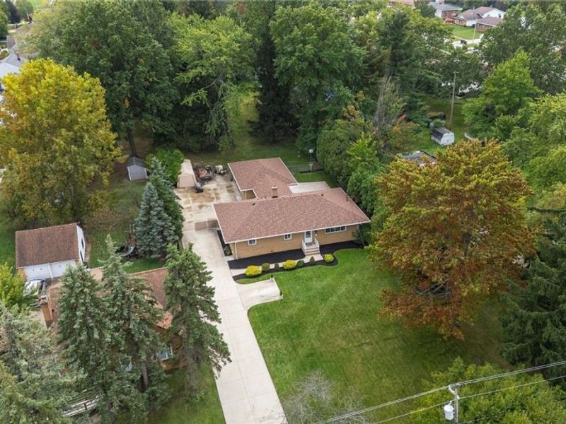 3745 Dentzler Road, Parma, OH 44134 Photo 2
