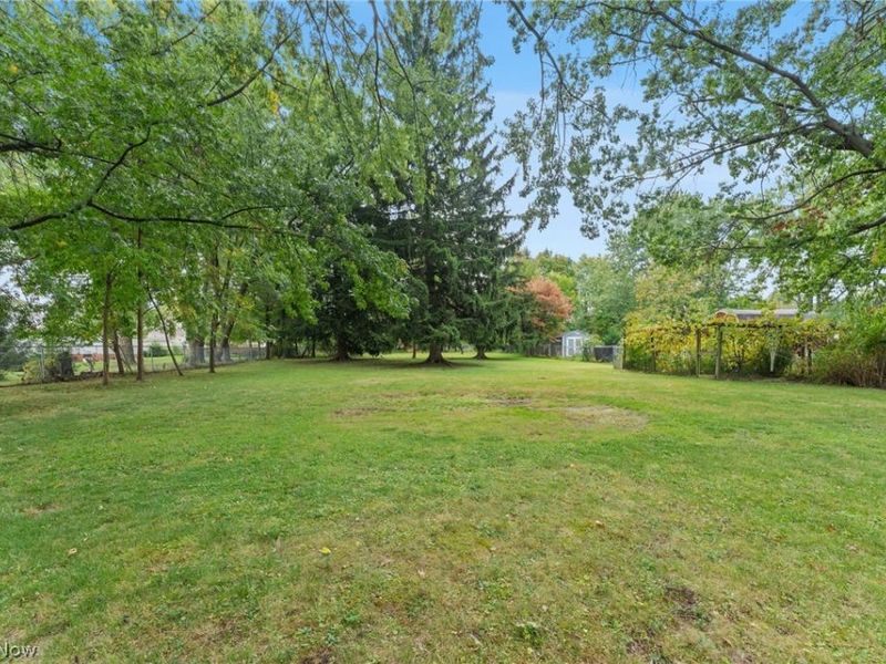 3745 Dentzler Road, Parma, OH 44134 Photo 4