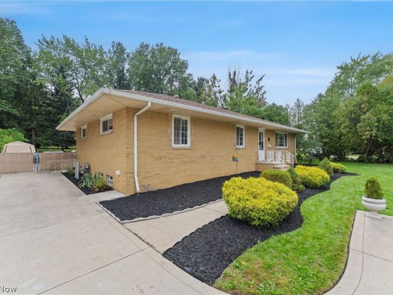 3745 Dentzler Road, Parma, OH 44134 Photo 5