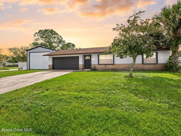 496 Brookedge Street NE, Palm Bay, FL 32907