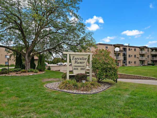 3155 Old Highway 8, Unit 304, Roseville, MN 55418