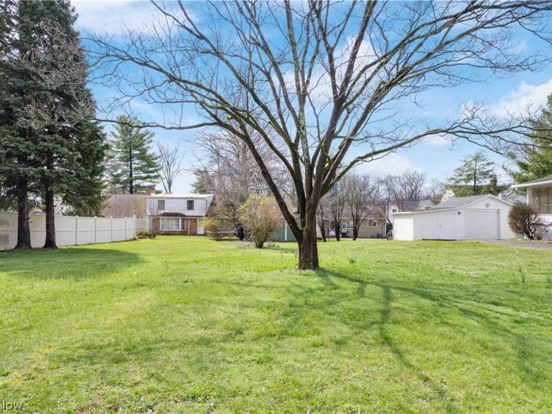 Bachtel Street SW, North Canton, OH 44720 Photo 2