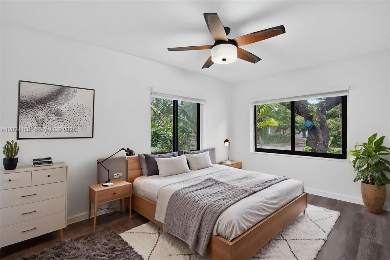 4547 SW 16th St, Miami, FL 33134 Photo