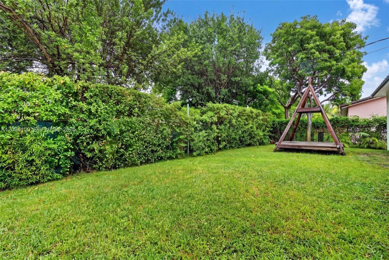 4547 SW 16th St, Miami, FL 33134 Photo