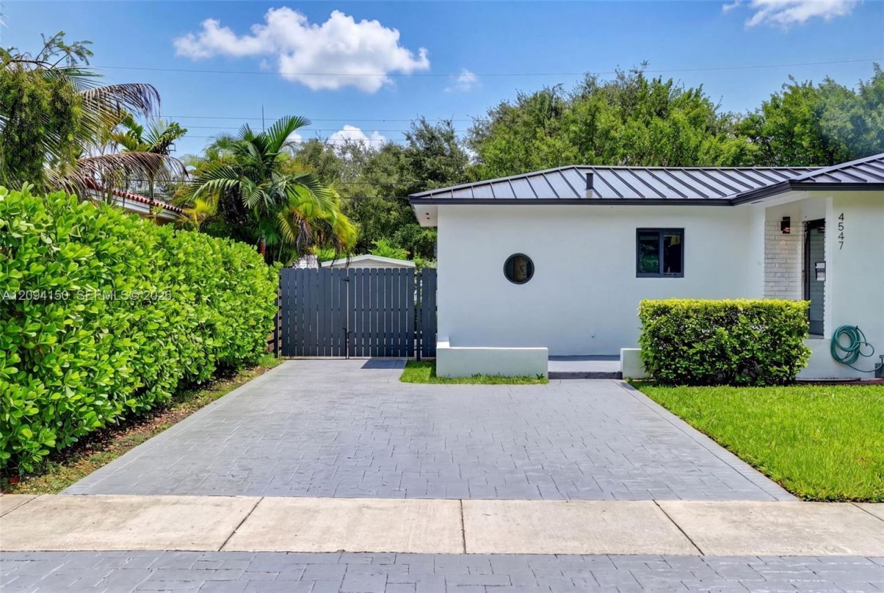 4547 SW 16th St, Miami, FL 33134 Photo