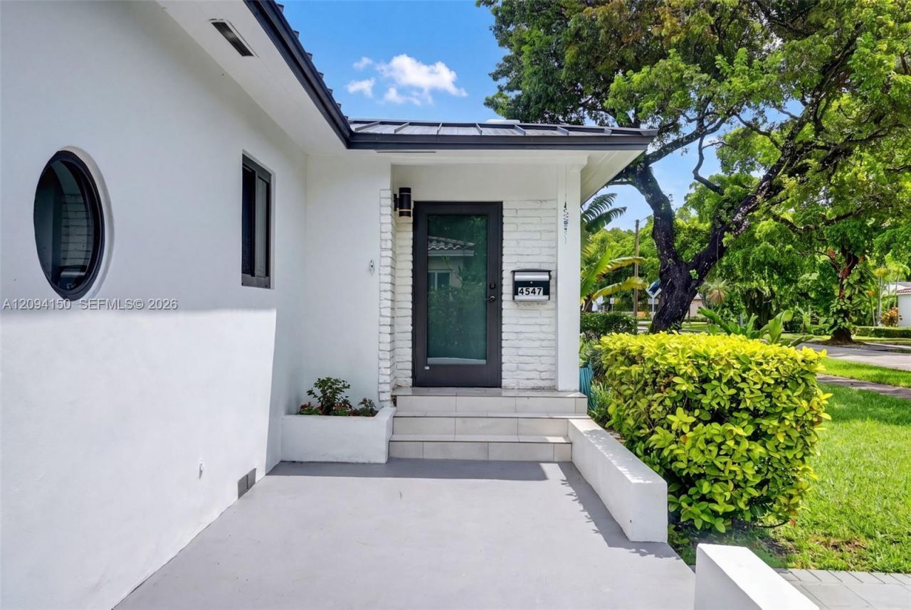 4547 SW 16th St, Miami, FL 33134 Photo
