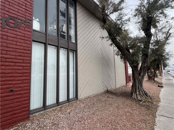 1075 E Desert Inn Road, Unit 2, Las Vegas, NV 89109