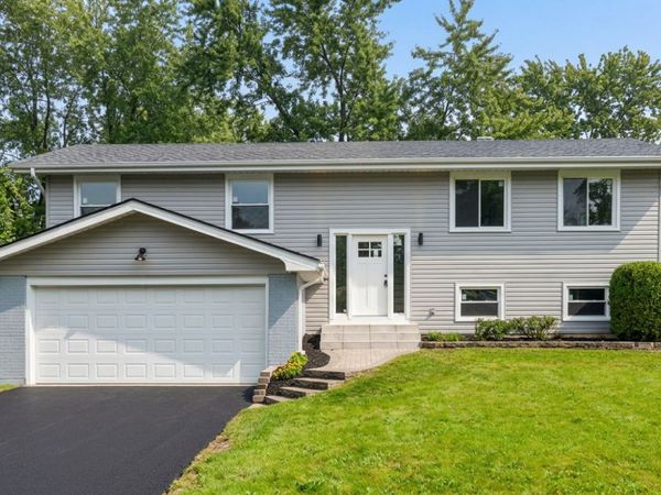 1075 Lancaster Court , Hoffman Estates, IL 60169