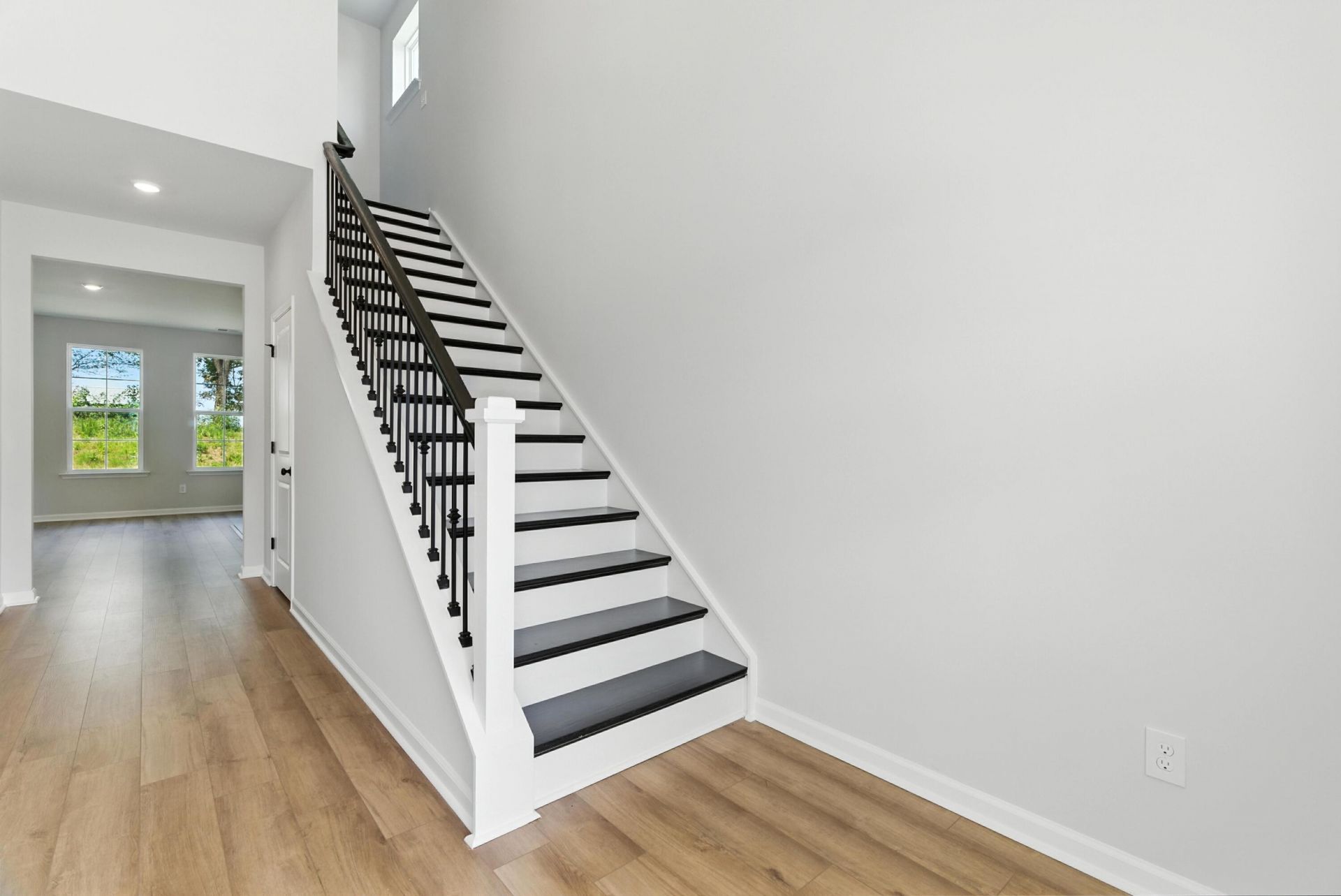 227 Crosswick Street Photo 6
