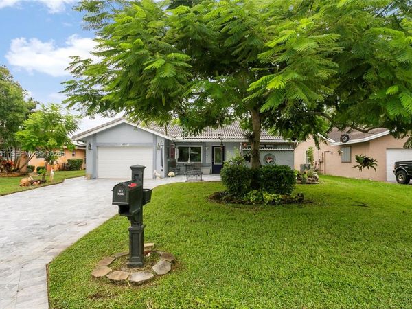 10307 70th St, Tamarac, FL 33321