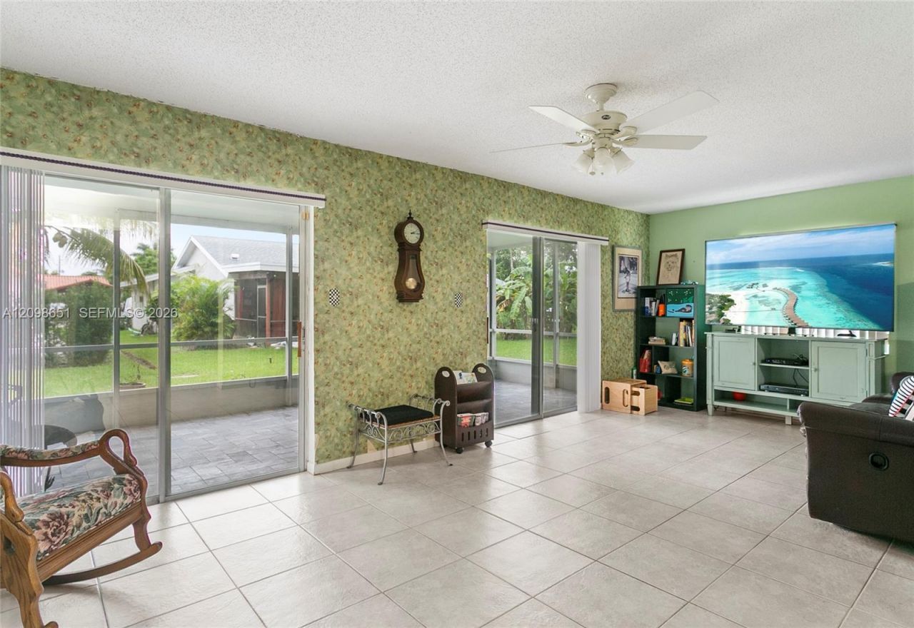 10307 NW 70th St, Tamarac, FL 33321 Photo
