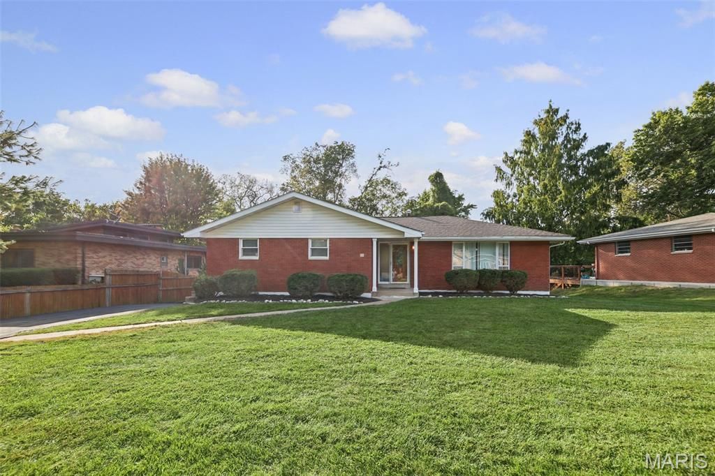 16 Londonderry Drive, Fairview Heights, IL 62208 Main Photo
