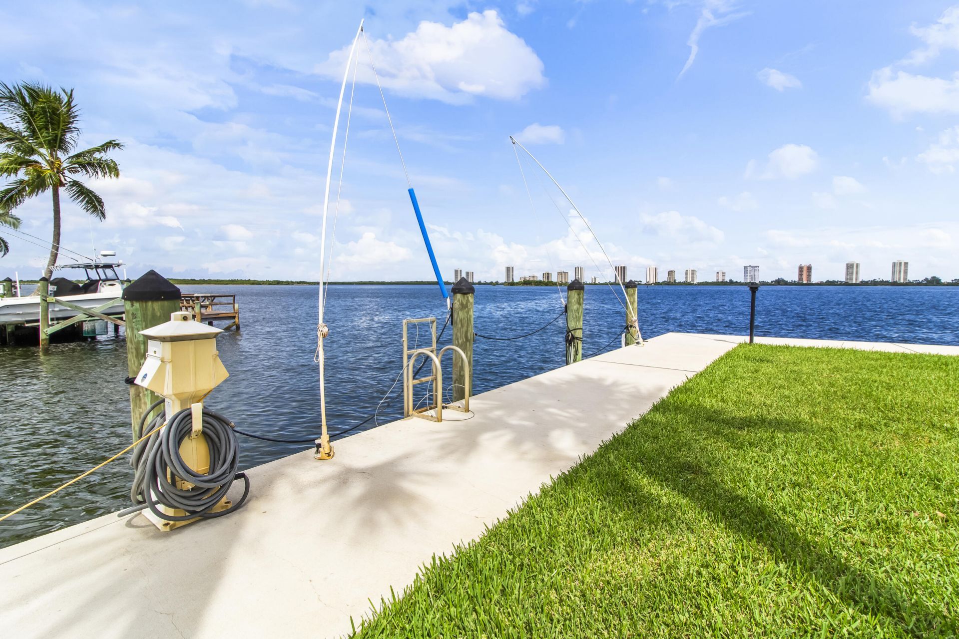 1045 Lake Shore Drive, Unit 105, Lake Park, FL 33403 Photo