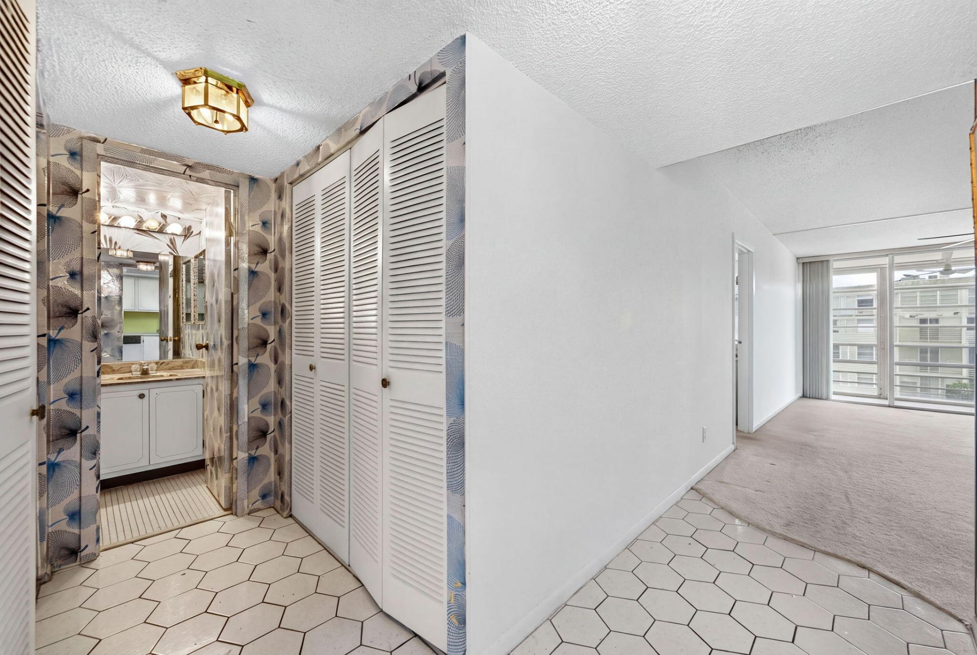 8321 Sands Point Boulevard, Unit D206, Tamarac, FL 33321 Photo