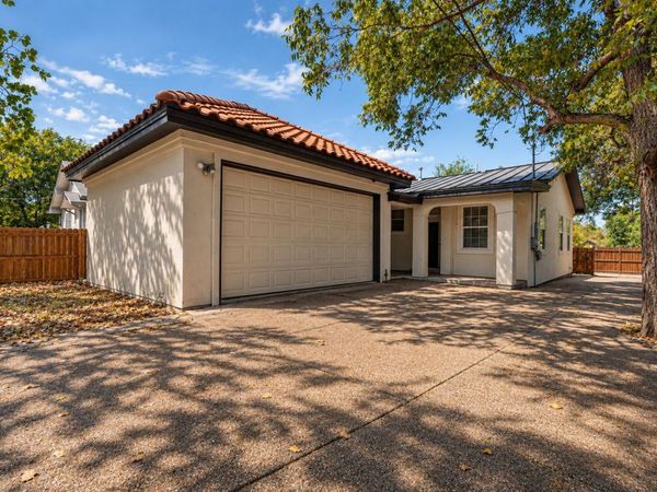 6707 Santos ST, Austin, TX 78741