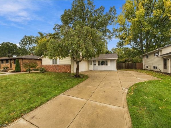 24263 Lebern Drive, North Olmsted, OH 44070