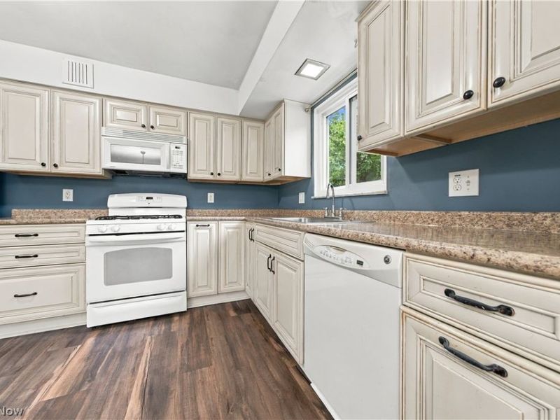 24263 Lebern Drive, North Olmsted, OH 44070 Photo 4