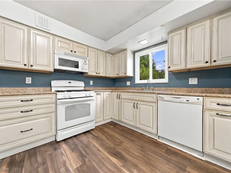 24263 Lebern Drive, North Olmsted, OH 44070 Photo 5