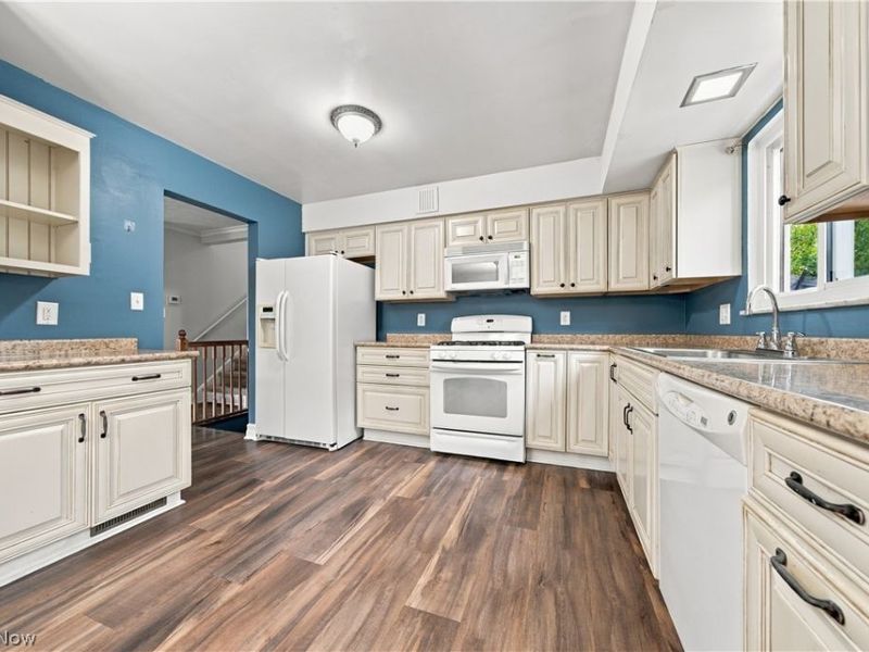 24263 Lebern Drive, North Olmsted, OH 44070 Photo 6