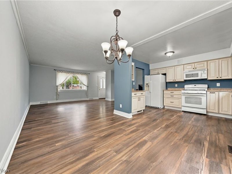 24263 Lebern Drive, North Olmsted, OH 44070 Photo 7