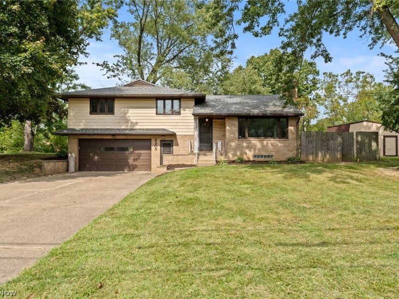 9205 Clearway Street NW, Massillon, OH 44647 Photo 2