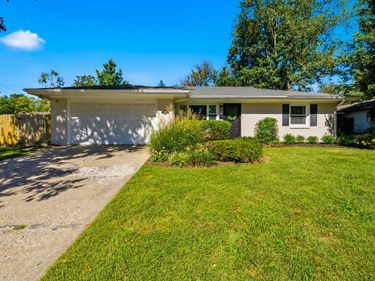 3475 Greentree Road, Lexington, KY 40517
